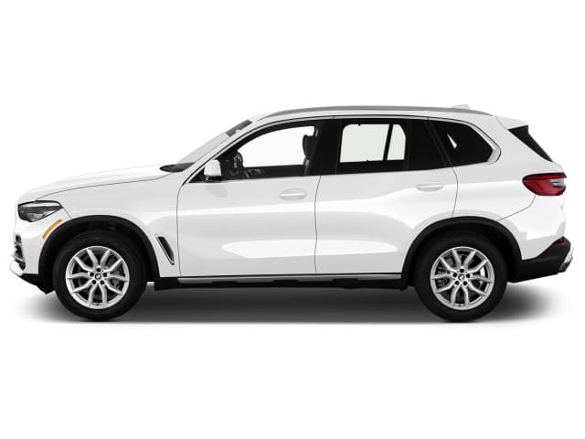 Белый BMW X5 G05 вид сбоку